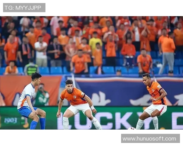 足球球星赛场争议视频引发热议球迷观点分歧不断升级