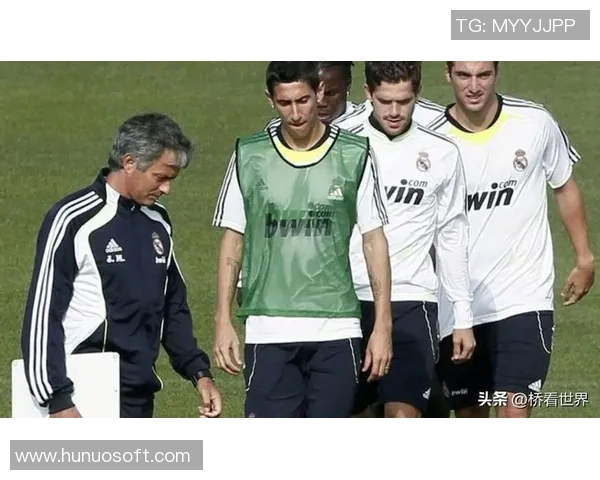 足球巨星与球迷共庆时刻 温情赠送珍贵球鞋传递梦想与祝福